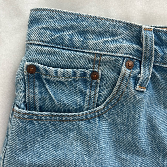 Levi’s 501 Jean Shorts - Picture 4 of 10